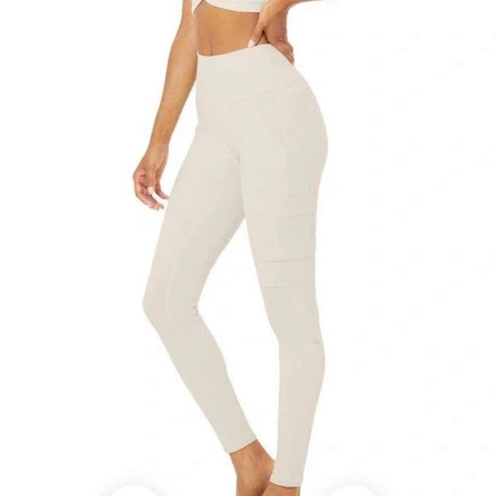 Alo Yoga Bone Cargo Leggings